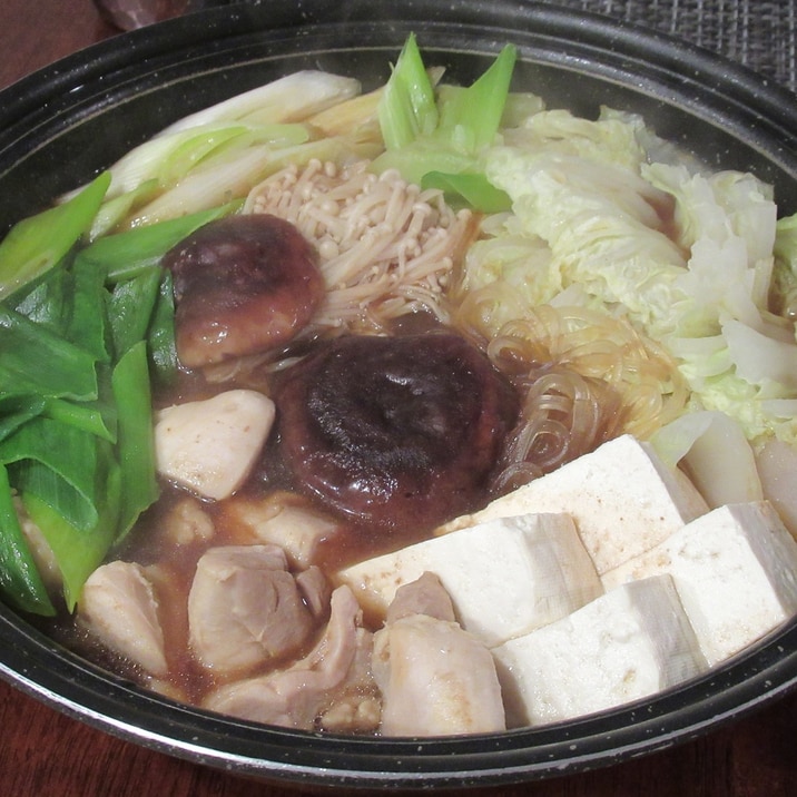 温まる！鶏もも肉の赤味噌鍋